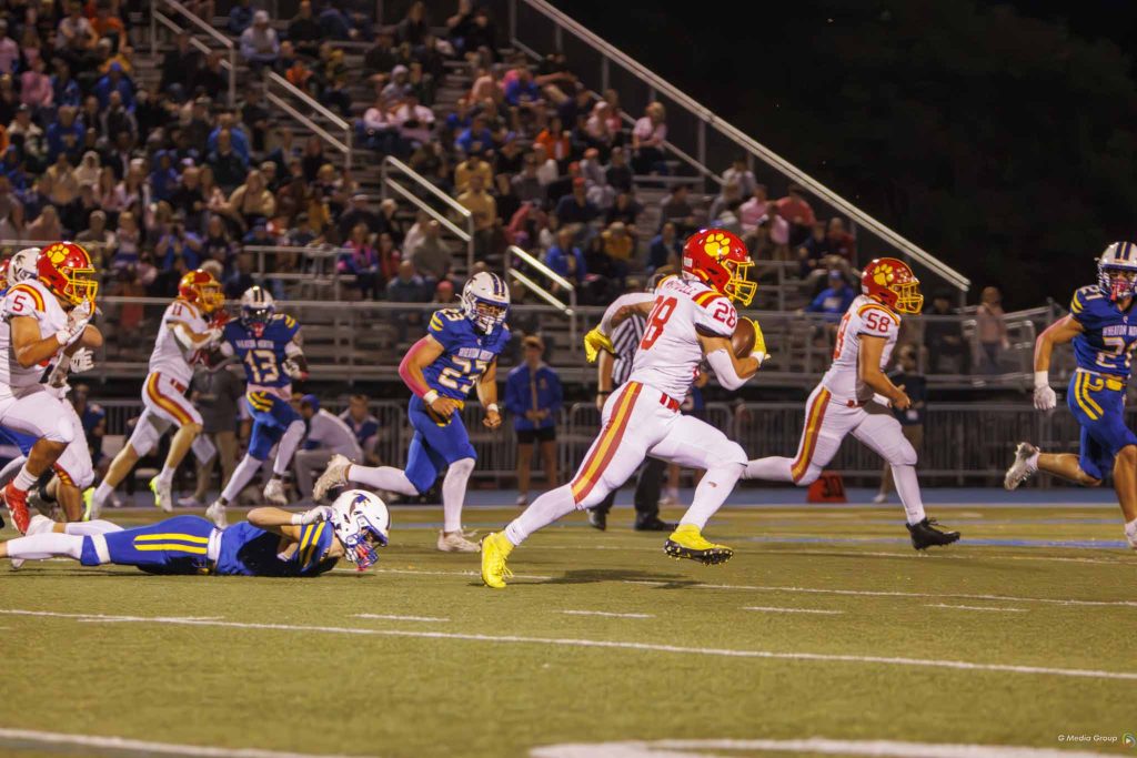 WNvsBataviaFootball-32