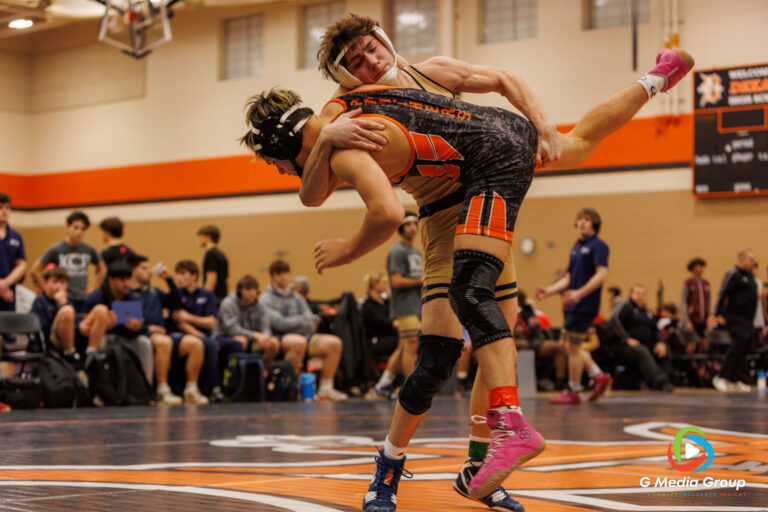 Max Cumbee (138) attempts a takedown against Braden Hartnett at the Flavin wrestling tournament in DeKalb, IL on December 29, 2025.
